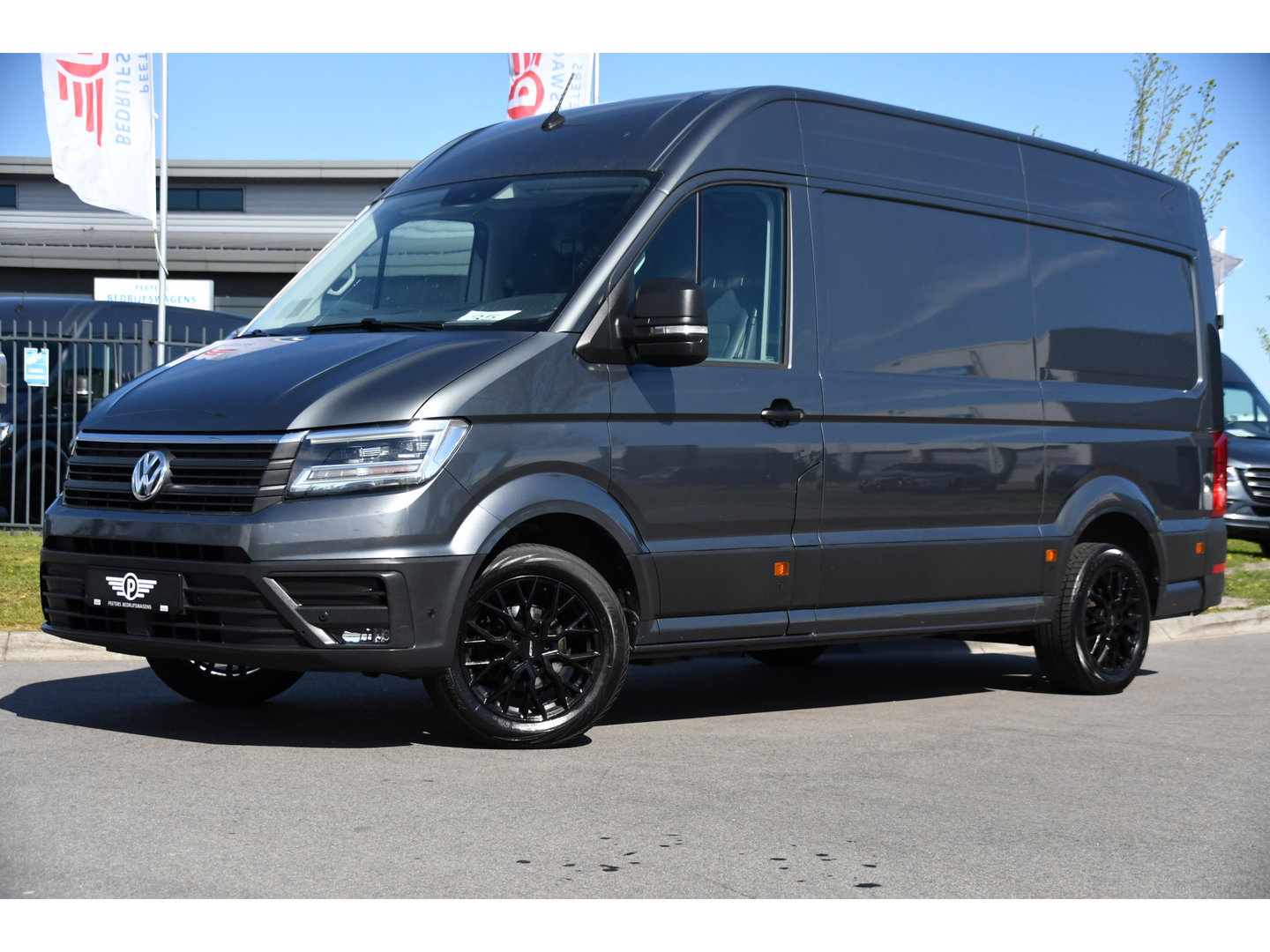 Volkswagen Crafter 30 2.0 TDI L3H3 PB Edition Camera, Adaptieve Cruise, Carplay, LED, Leder, 177pk, Automaat, Stoelverwarming, Vooruit verwarming, Stuur verwarming, Uniek!