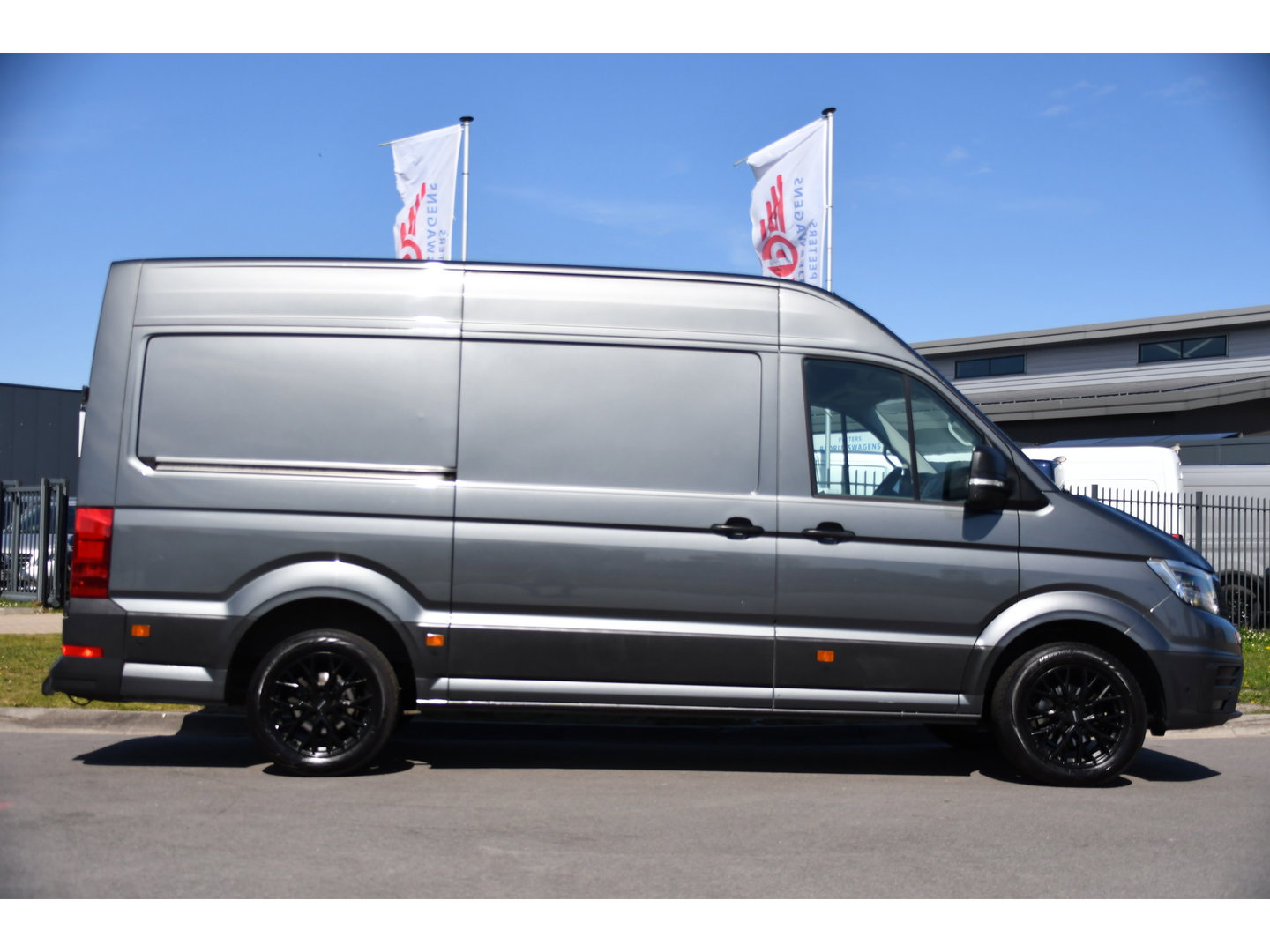 Volkswagen Crafter 30 2.0 TDI L3H3 PB Edition Camera, Adaptieve Cruise, Carplay, LED, Leder, 177pk, Automaat, Stoelverwarming, Vooruit verwarming, Stuur verwarming, Uniek!