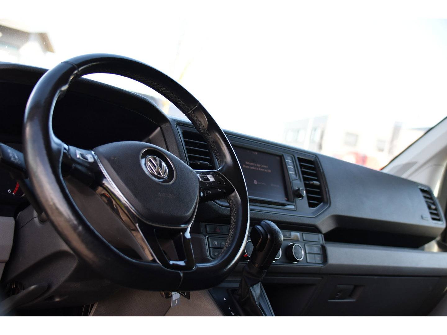 Volkswagen Crafter 30 2.0 TDI L3H3 PB Edition Camera, Adaptieve Cruise, Carplay, LED, Leder, 177pk, Automaat, Stoelverwarming, Vooruit verwarming, Stuur verwarming, Uniek!