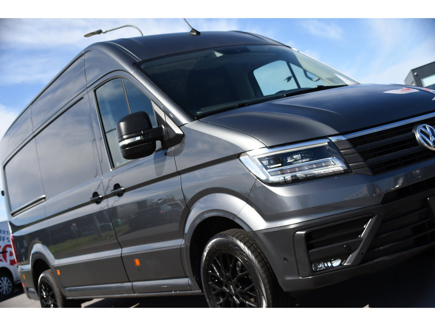 Volkswagen Crafter 30 2.0 TDI L3H3 PB Edition Camera, Adaptieve Cruise, Carplay, LED, Leder, 177pk, Automaat, Stoelverwarming, Vooruit verwarming, Stuur verwarming, Uniek!