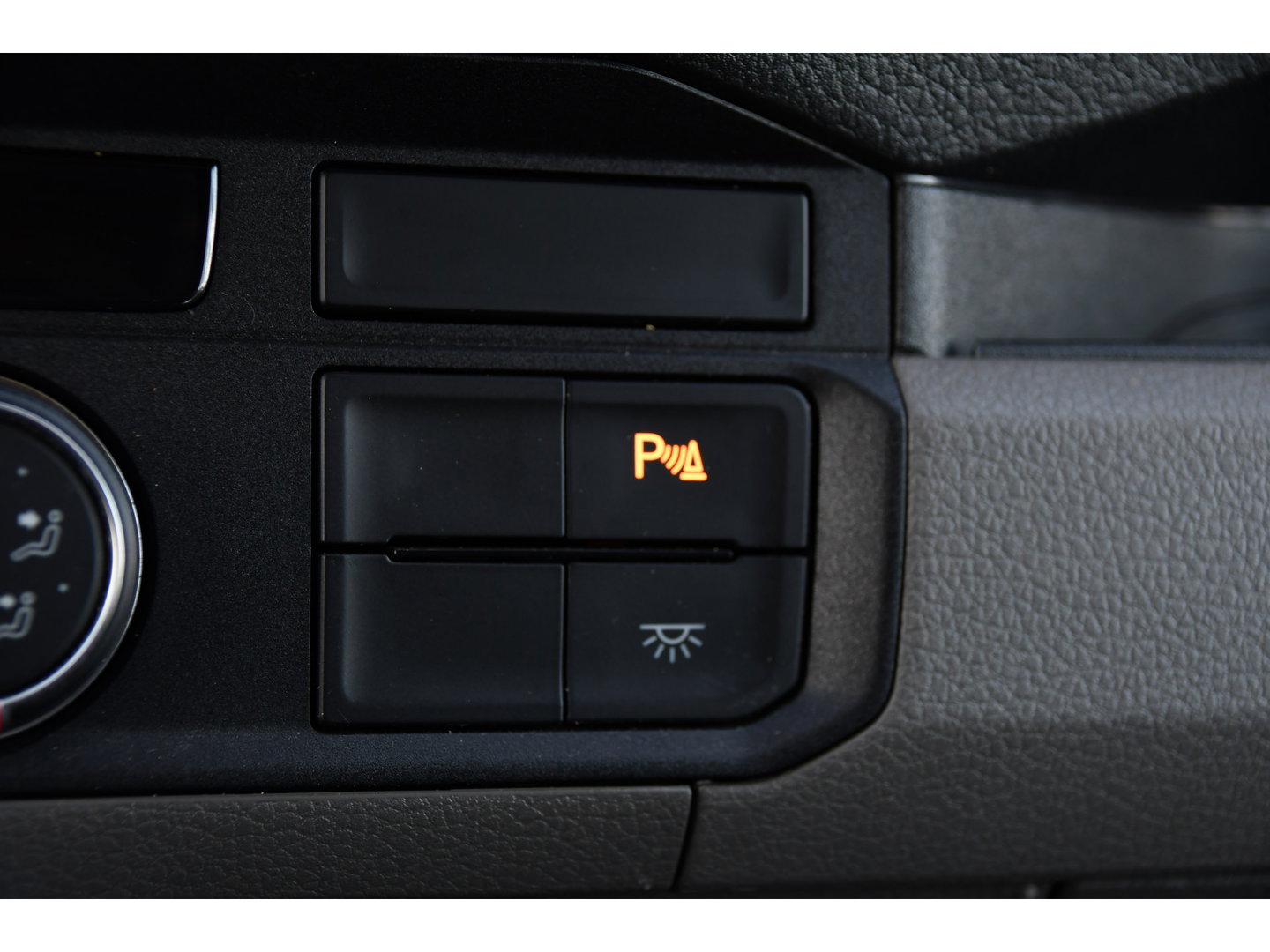 Volkswagen Crafter 30 2.0 TDI L3H3 PB Edition Camera, Adaptieve Cruise, Carplay, LED, Leder, 177pk, Automaat, Stoelverwarming, Vooruit verwarming, Stuur verwarming, Uniek!