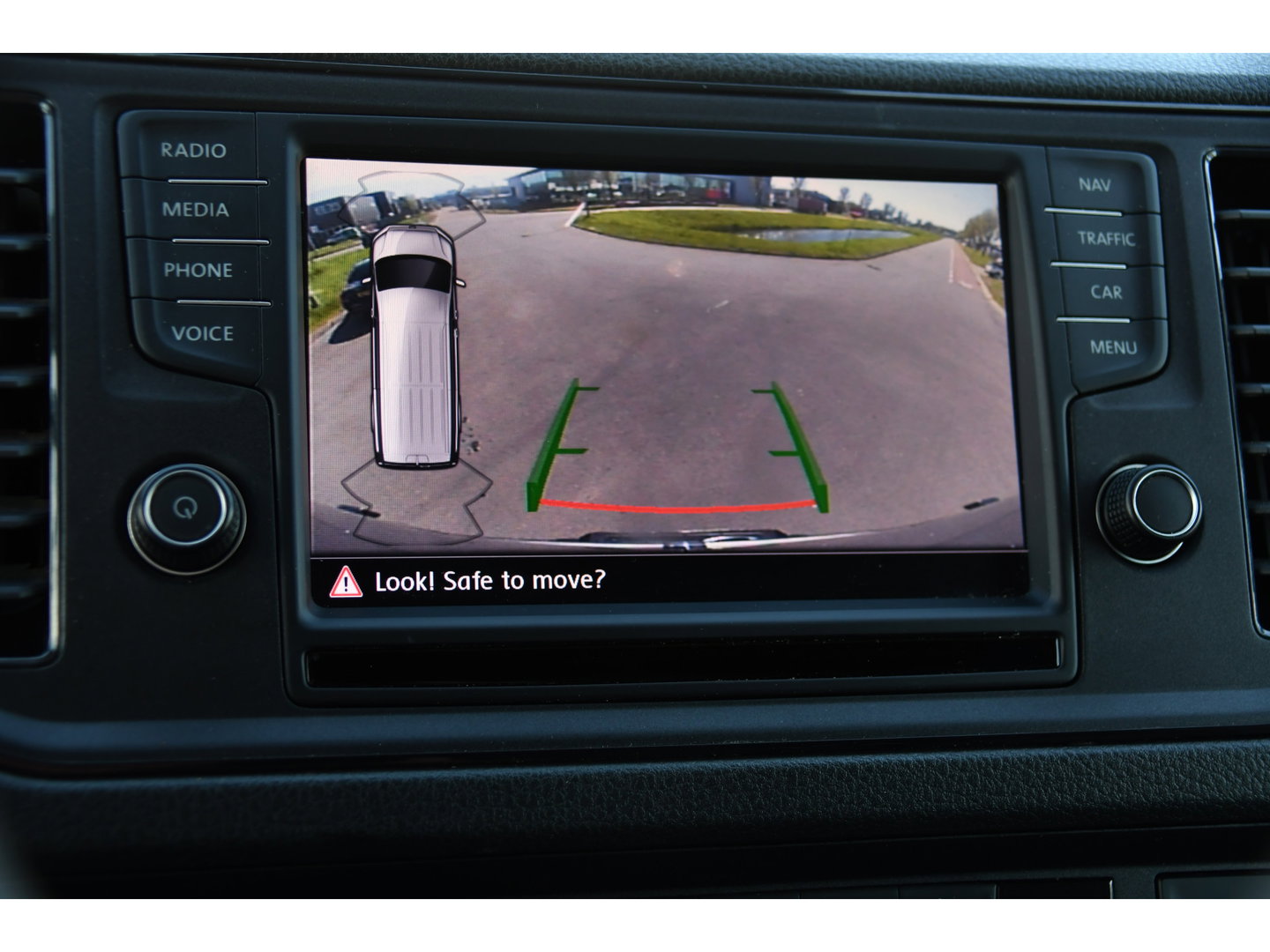 Volkswagen Crafter 30 2.0 TDI L3H3 PB Edition Camera, Adaptieve Cruise, Carplay, LED, Leder, 177pk, Automaat, Stoelverwarming, Vooruit verwarming, Stuur verwarming, Uniek!