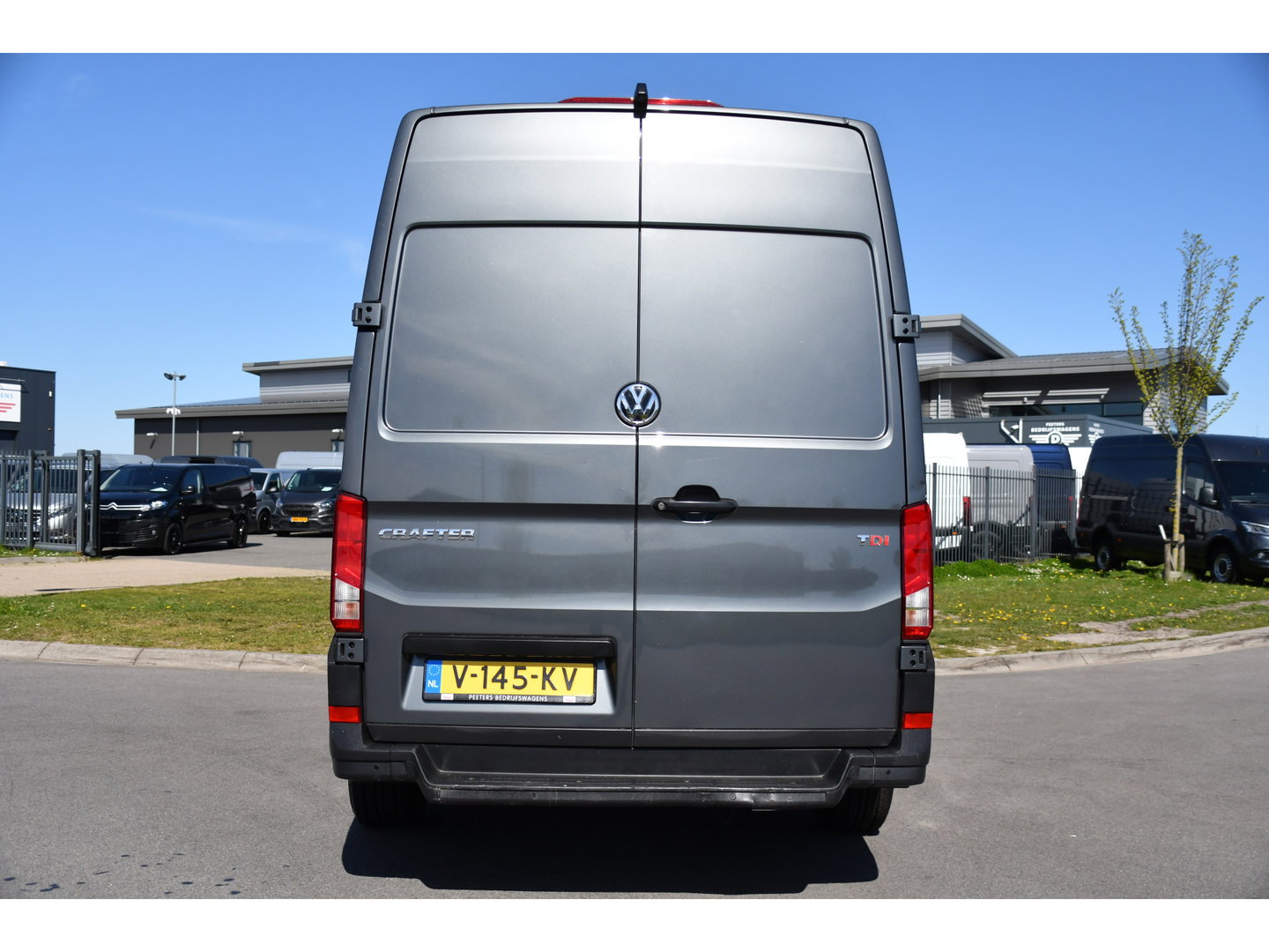 Volkswagen Crafter 30 2.0 TDI L3H3 PB Edition Camera, Adaptieve Cruise, Carplay, LED, Leder, 177pk, Automaat, Stoelverwarming, Vooruit verwarming, Stuur verwarming, Uniek!