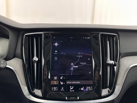 Volvo V60 2.0 T8 Recharge AWD Inscription (INCL.BTW) Aut. *LEATHER | FULL-LED | ADAPTIVE-CRUISE | MEMORY-PACK | KEYLESS | BLINDSPOT | TOP-VIEW | DIGI-COCKPIT | LANE-ASSIST | NAVI-FULLMAP | TOWBAR | HEATED-SEATS | ECC | PDC | DAB | 18