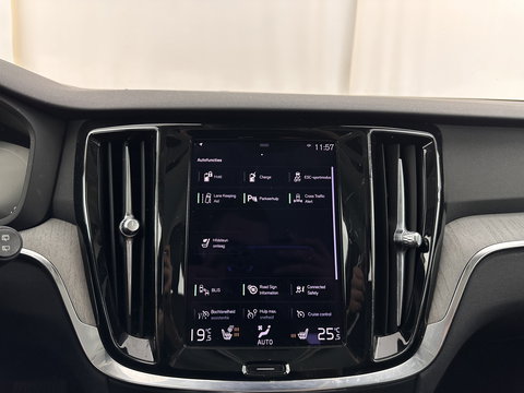 Volvo V60 2.0 T8 Recharge AWD Inscription (INCL.BTW) Aut. *LEATHER | FULL-LED | ADAPTIVE-CRUISE | MEMORY-PACK | KEYLESS | BLINDSPOT | TOP-VIEW | DIGI-COCKPIT | LANE-ASSIST | NAVI-FULLMAP | TOWBAR | HEATED-SEATS | ECC | PDC | DAB | 18