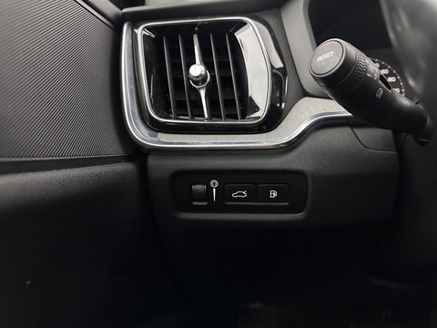 Volvo V60 2.0 T8 Recharge AWD Inscription (INCL.BTW) Aut. *LEATHER | FULL-LED | ADAPTIVE-CRUISE | MEMORY-PACK | KEYLESS | BLINDSPOT | TOP-VIEW | DIGI-COCKPIT | LANE-ASSIST | NAVI-FULLMAP | TOWBAR | HEATED-SEATS | ECC | PDC | DAB | 18