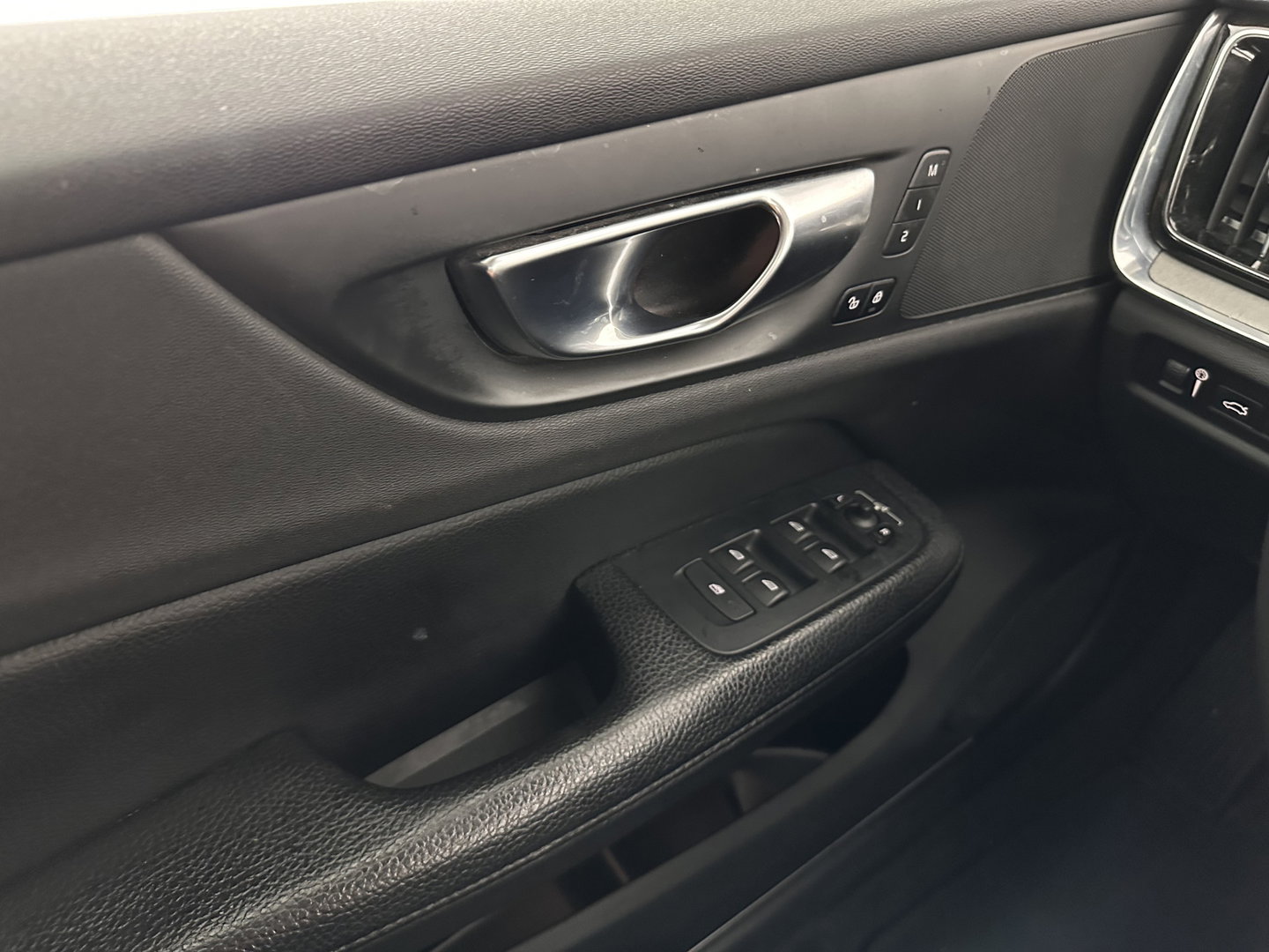 Volvo V60 2.0 T8 Recharge AWD Inscription (INCL.BTW) Aut. *LEATHER | FULL-LED | ADAPTIVE-CRUISE | MEMORY-PACK | KEYLESS | BLINDSPOT | TOP-VIEW | DIGI-COCKPIT | LANE-ASSIST | NAVI-FULLMAP | TOWBAR | HEATED-SEATS | ECC | PDC | DAB | 18