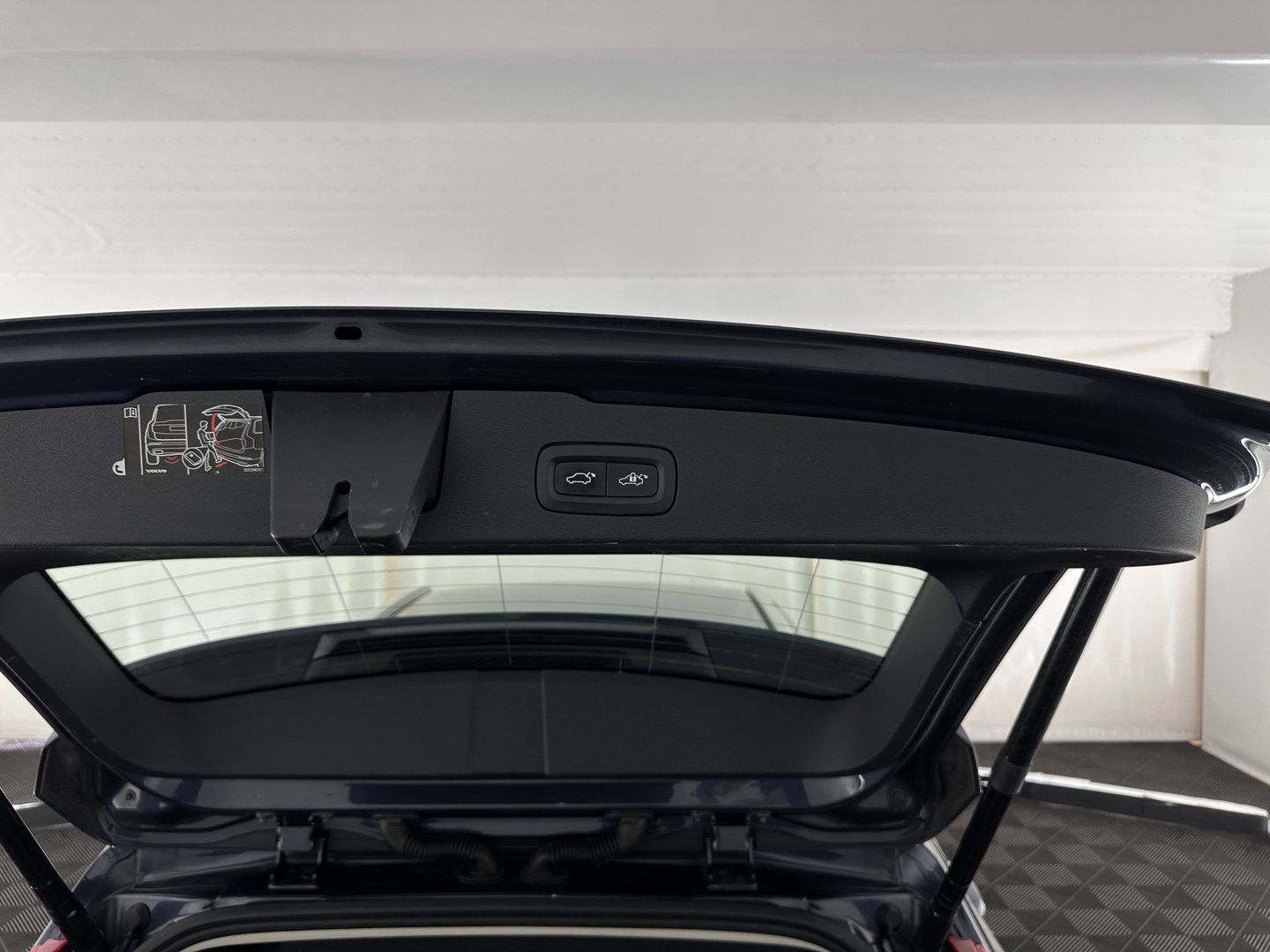 Volvo V60 2.0 T8 Recharge AWD Inscription (INCL.BTW) Aut. *LEATHER | FULL-LED | ADAPTIVE-CRUISE | MEMORY-PACK | KEYLESS | BLINDSPOT | TOP-VIEW | DIGI-COCKPIT | LANE-ASSIST | NAVI-FULLMAP | TOWBAR | HEATED-SEATS | ECC | PDC | DAB | 18