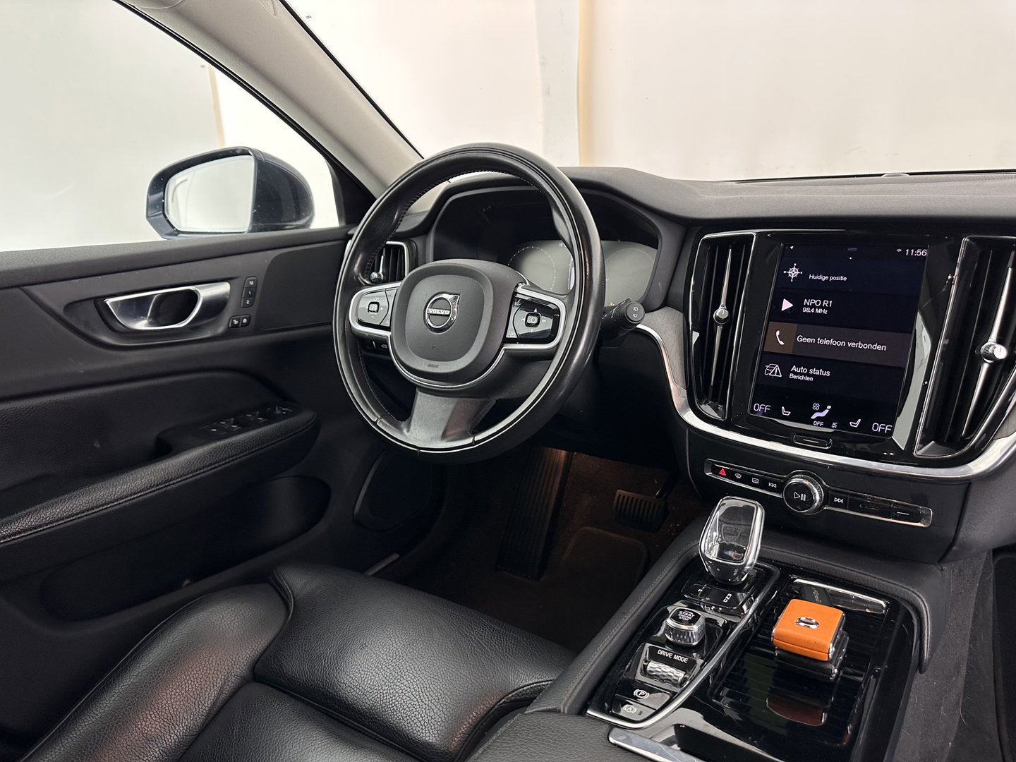 Volvo V60 2.0 T8 Recharge AWD Inscription (INCL.BTW) Aut. *LEATHER | FULL-LED | ADAPTIVE-CRUISE | MEMORY-PACK | KEYLESS | BLINDSPOT | TOP-VIEW | DIGI-COCKPIT | LANE-ASSIST | NAVI-FULLMAP | TOWBAR | HEATED-SEATS | ECC | PDC | DAB | 18
