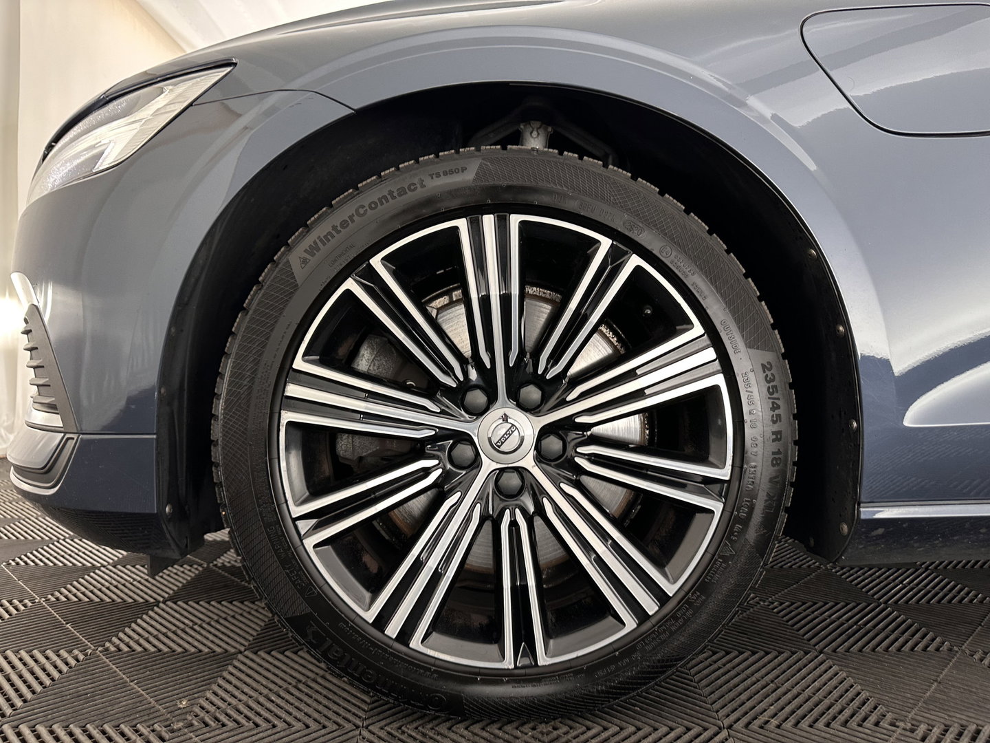 Volvo V60 2.0 T8 Recharge AWD Inscription (INCL.BTW) Aut. *LEATHER | FULL-LED | ADAPTIVE-CRUISE | MEMORY-PACK | KEYLESS | BLINDSPOT | TOP-VIEW | DIGI-COCKPIT | LANE-ASSIST | NAVI-FULLMAP | TOWBAR | HEATED-SEATS | ECC | PDC | DAB | 18