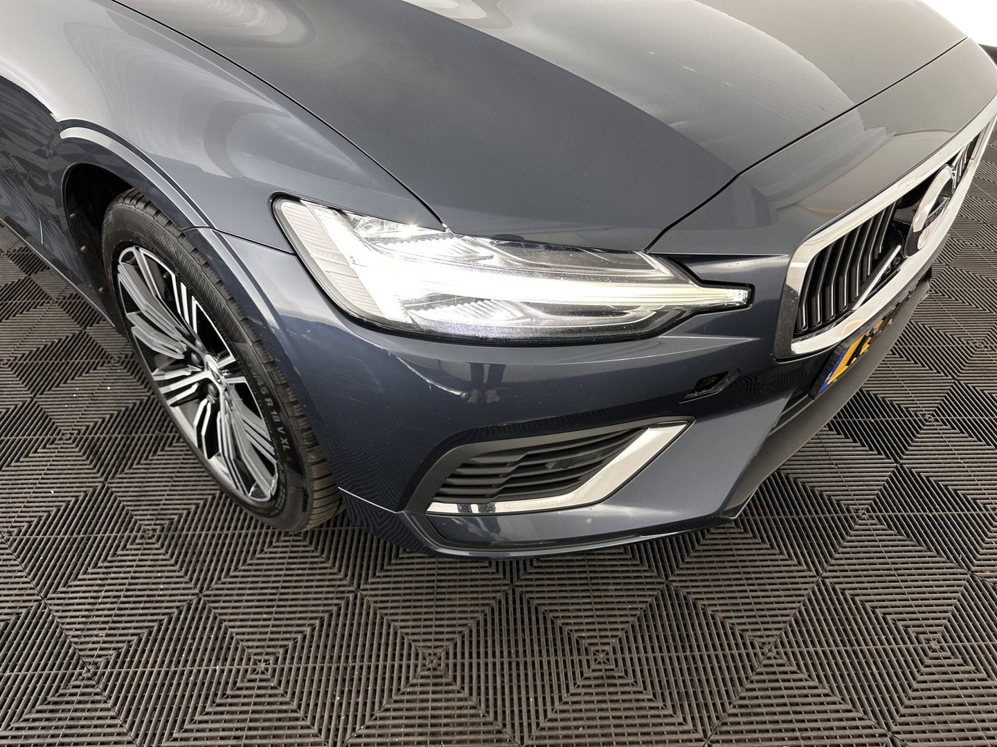 Volvo V60 2.0 T8 Recharge AWD Inscription (INCL.BTW) Aut. *LEATHER | FULL-LED | ADAPTIVE-CRUISE | MEMORY-PACK | KEYLESS | BLINDSPOT | TOP-VIEW | DIGI-COCKPIT | LANE-ASSIST | NAVI-FULLMAP | TOWBAR | HEATED-SEATS | ECC | PDC | DAB | 18