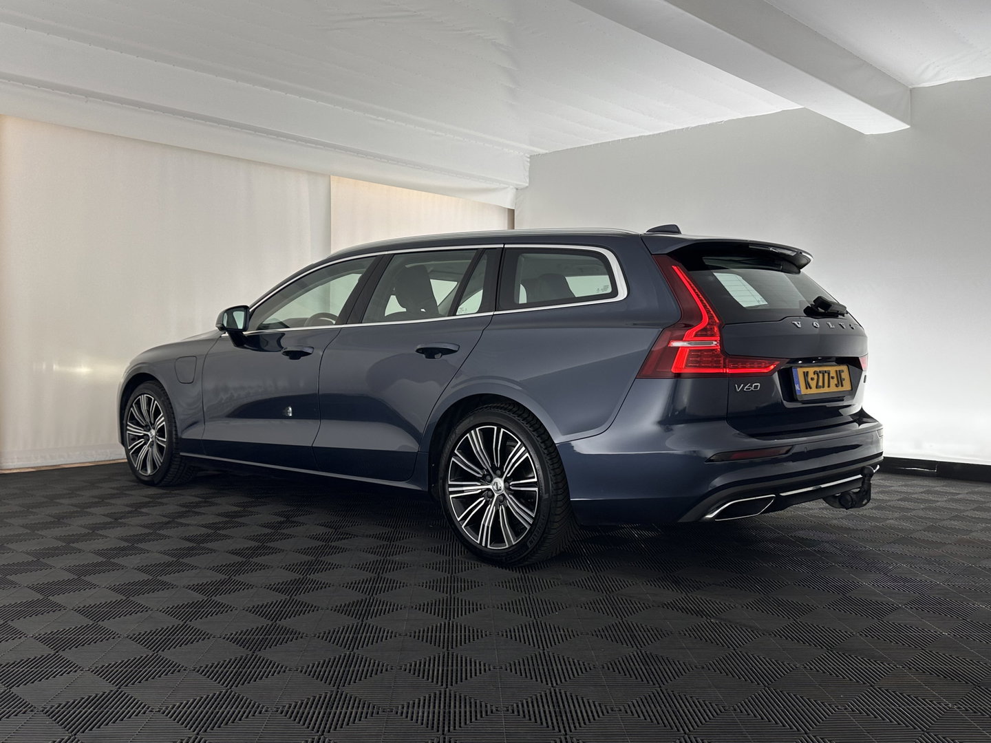 Volvo V60 2.0 T8 Recharge AWD Inscription (INCL.BTW) Aut. *LEATHER | FULL-LED | ADAPTIVE-CRUISE | MEMORY-PACK | KEYLESS | BLINDSPOT | TOP-VIEW | DIGI-COCKPIT | LANE-ASSIST | NAVI-FULLMAP | TOWBAR | HEATED-SEATS | ECC | PDC | DAB | 18