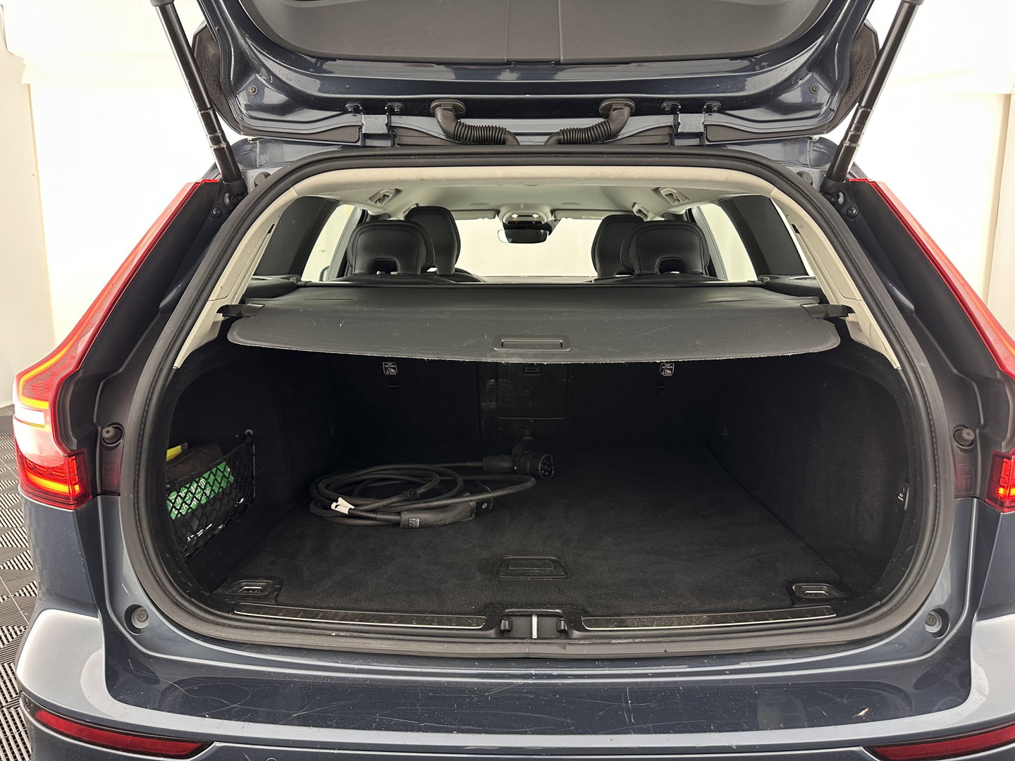 Volvo V60 2.0 T8 Recharge AWD Inscription (INCL.BTW) Aut. *LEATHER | FULL-LED | ADAPTIVE-CRUISE | MEMORY-PACK | KEYLESS | BLINDSPOT | TOP-VIEW | DIGI-COCKPIT | LANE-ASSIST | NAVI-FULLMAP | TOWBAR | HEATED-SEATS | ECC | PDC | DAB | 18