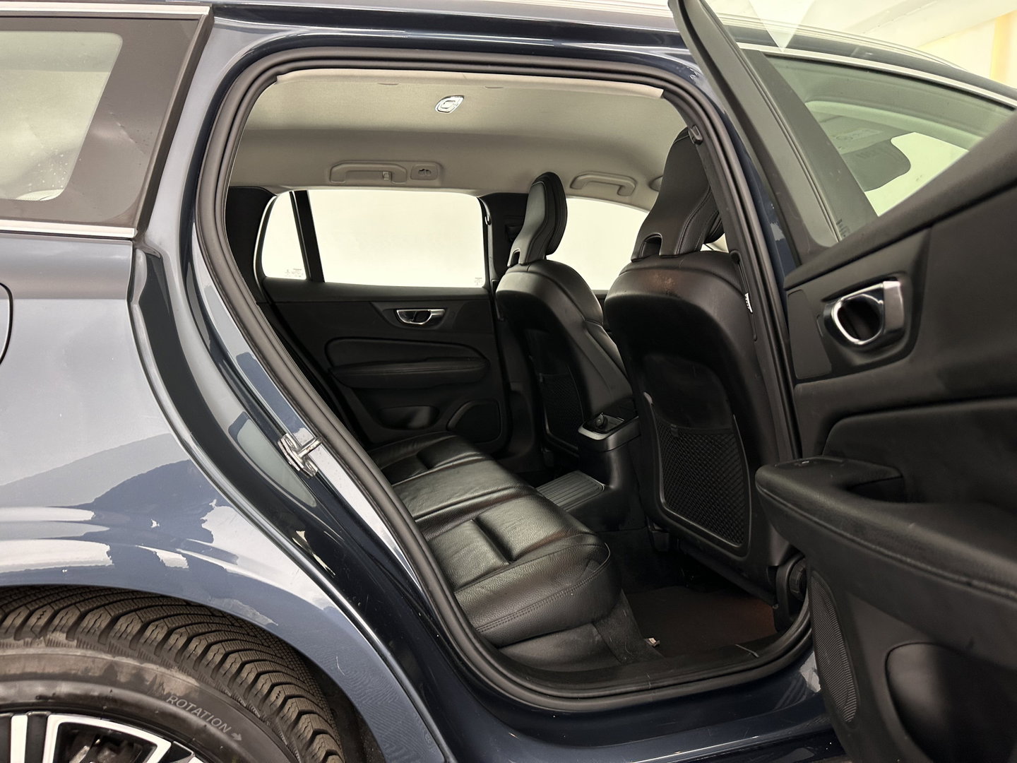 Volvo V60 2.0 T8 Recharge AWD Inscription (INCL.BTW) Aut. *LEATHER | FULL-LED | ADAPTIVE-CRUISE | MEMORY-PACK | KEYLESS | BLINDSPOT | TOP-VIEW | DIGI-COCKPIT | LANE-ASSIST | NAVI-FULLMAP | TOWBAR | HEATED-SEATS | ECC | PDC | DAB | 18