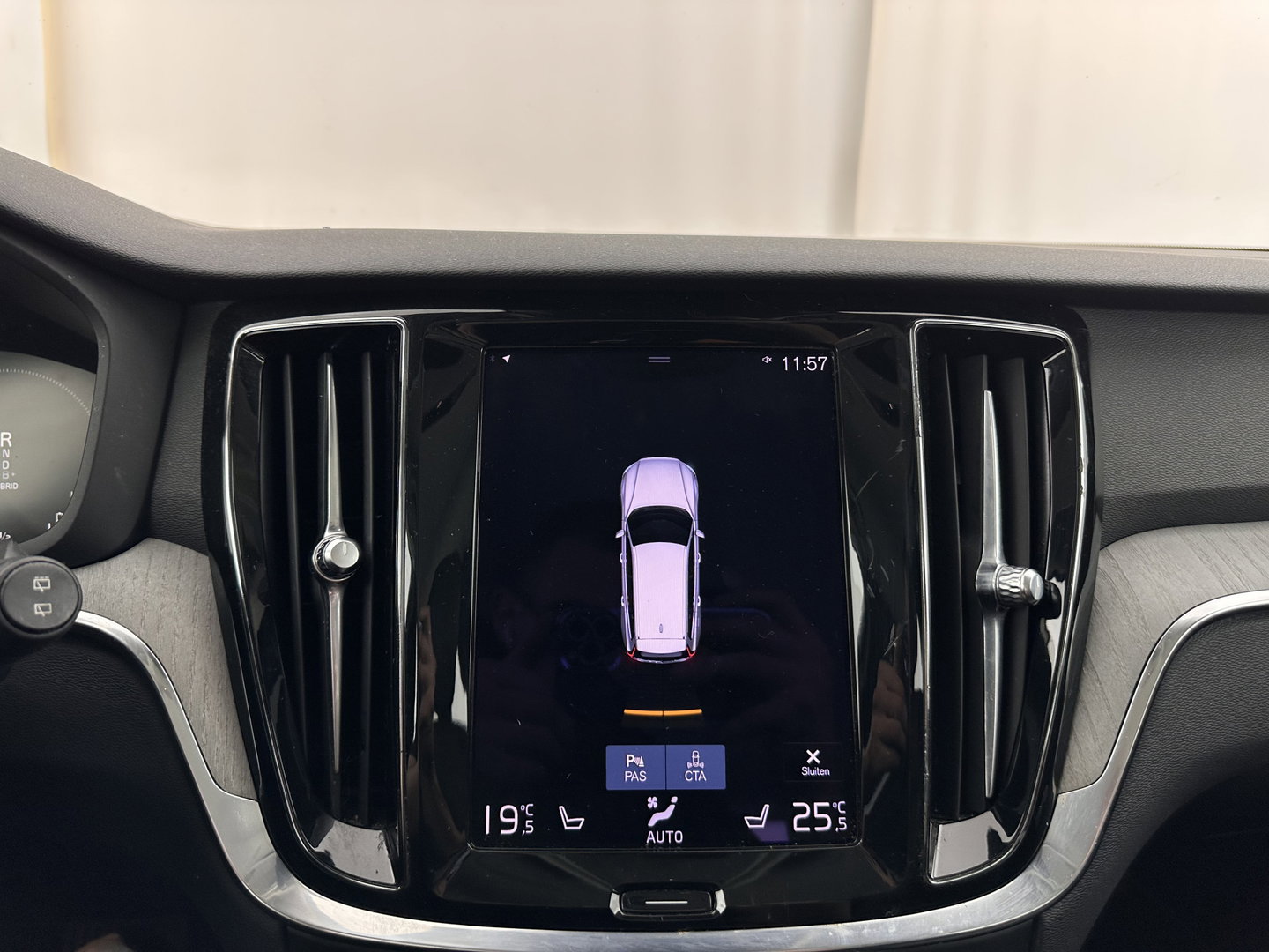 Volvo V60 2.0 T8 Recharge AWD Inscription (INCL.BTW) Aut. *LEATHER | FULL-LED | ADAPTIVE-CRUISE | MEMORY-PACK | KEYLESS | BLINDSPOT | TOP-VIEW | DIGI-COCKPIT | LANE-ASSIST | NAVI-FULLMAP | TOWBAR | HEATED-SEATS | ECC | PDC | DAB | 18