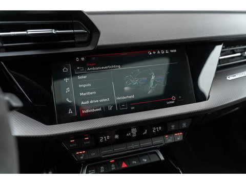 Audi RS3 Sportback 2.5 TFSI RS3 400PK Quattro / B&O / panoramadak / Matrix