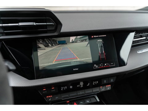 Audi RS3 Sportback 2.5 TFSI RS3 400PK Quattro / B&O / panoramadak / Matrix