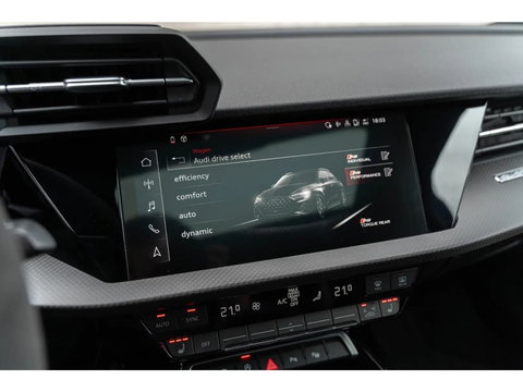 Audi RS3 Sportback 2.5 TFSI RS3 400PK Quattro / B&O / panoramadak / Matrix