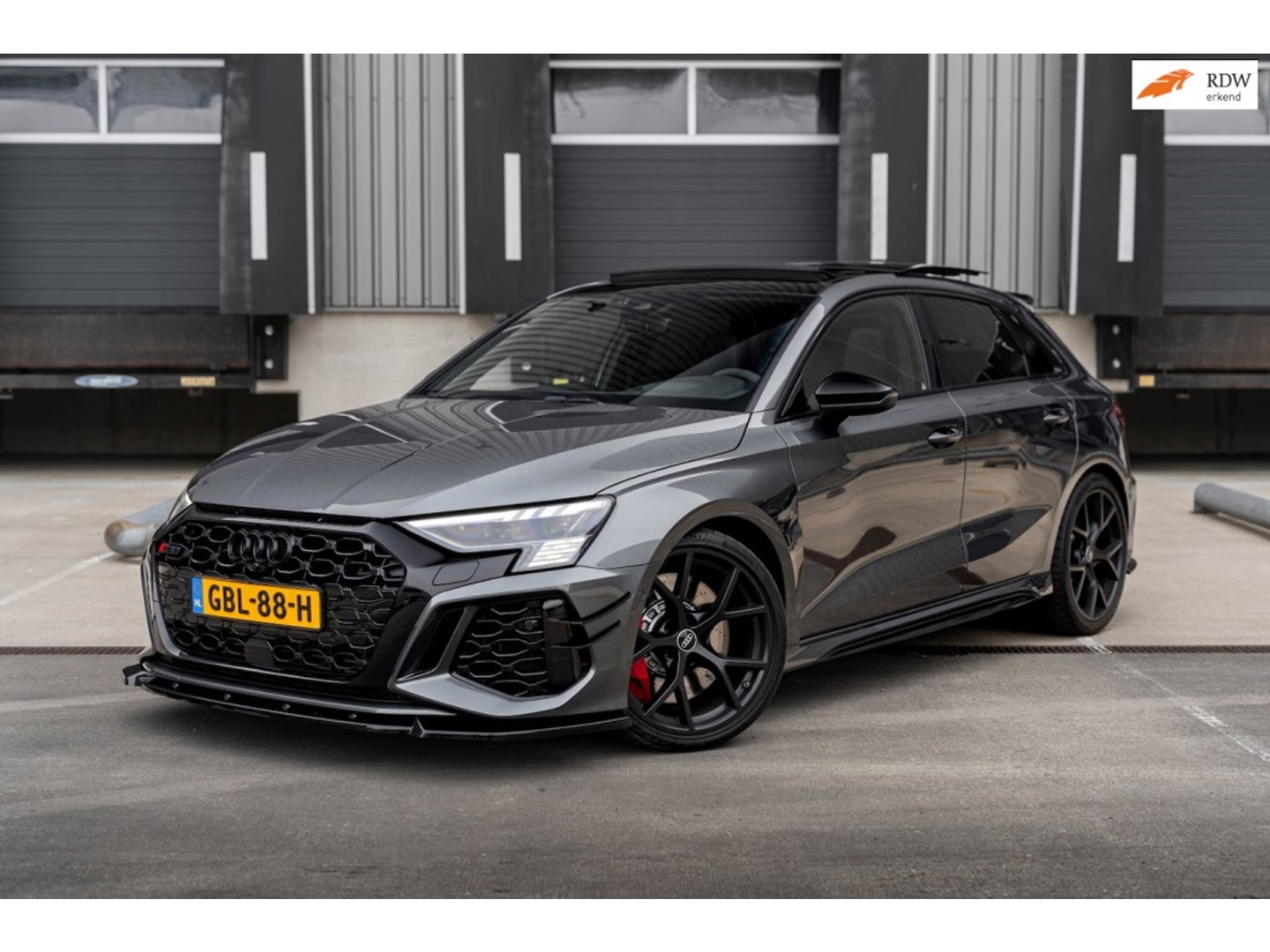 Audi RS3 Sportback 2.5 TFSI RS3 400PK Quattro / B&O / panoramadak / Matrix