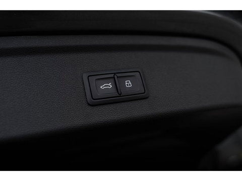 Audi RS3 Sportback 2.5 TFSI RS3 400PK Quattro / B&O / panoramadak / Matrix