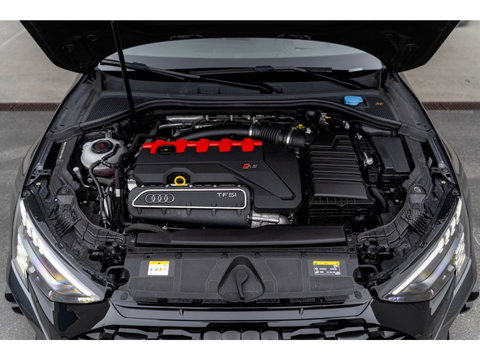 Audi RS3 Sportback 2.5 TFSI RS3 400PK Quattro / B&O / panoramadak / Matrix