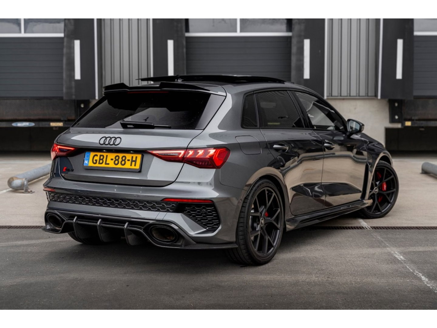 Audi RS3 Sportback 2.5 TFSI RS3 400PK Quattro / B&O / panoramadak / Matrix