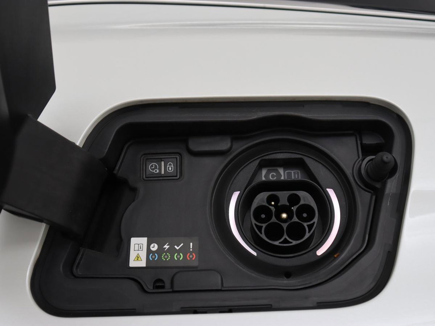 Peugeot 3008 1.6 HYbrid 225 GT Line | SOH 89% | Adaptive cruise | Half leder | Camera | Navigatie | Carplay | Dodehoek detectie | Digital Cockpit | Climate control | Bluetooth | PHEV | Plug In