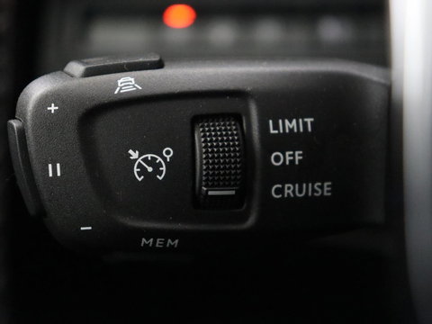 Peugeot 3008 1.6 HYbrid 225 GT | SOH 89% | Adaptive cruise | Half leder | Camera | Navigatie | Carplay | Dodehoek detectie | Digital Cockpit | Climate control | Bluetooth | PHEV | Plug In