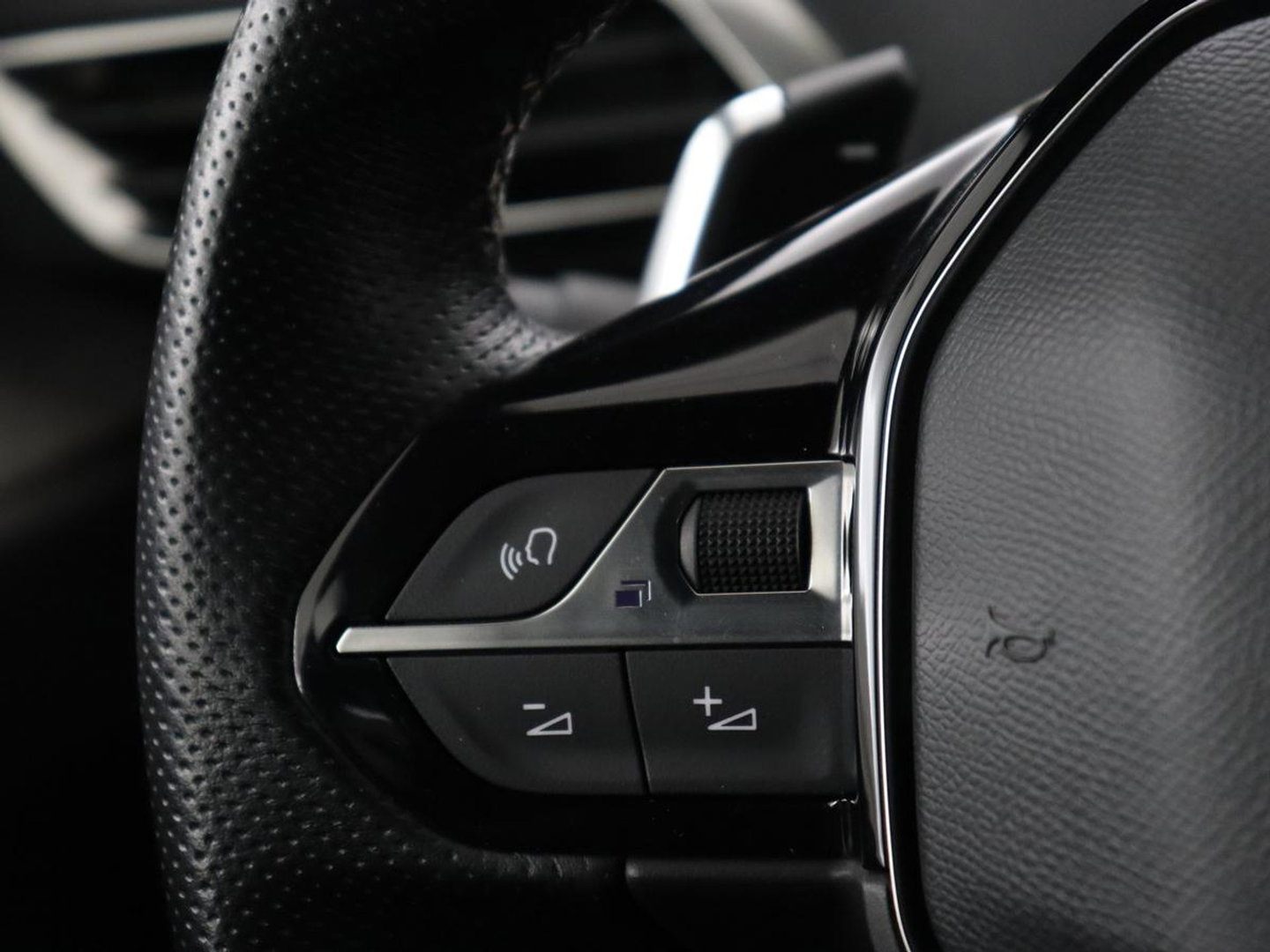 Peugeot 3008 1.6 HYbrid 225 GT | SOH 89% | Adaptive cruise | Half leder | Camera | Navigatie | Carplay | Dodehoek detectie | Digital Cockpit | Climate control | Bluetooth | PHEV | Plug In