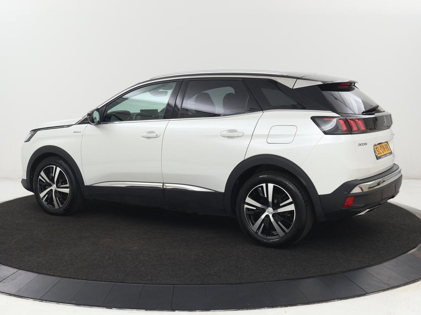 Peugeot 3008 1.6 HYbrid 225 GT Line | SOH 89% | Adaptive cruise | Half leder | Camera | Navigatie | Carplay | Dodehoek detectie | Digital Cockpit | Climate control | Bluetooth | PHEV | Plug In