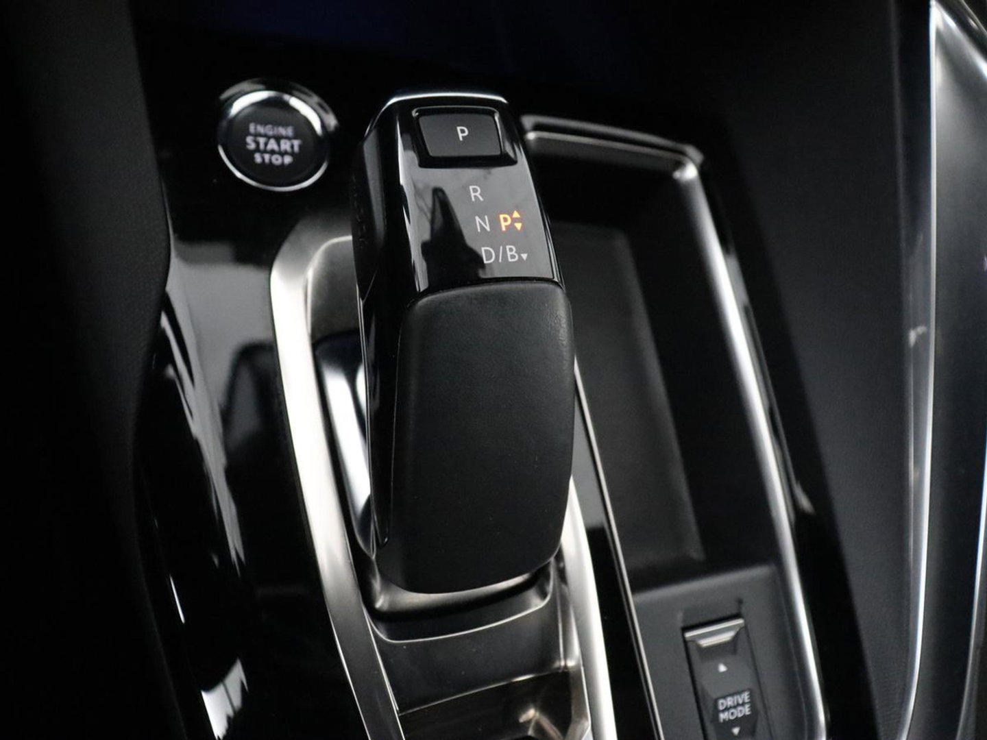 Peugeot 3008 1.6 HYbrid 225 GT Line | SOH 89% | Adaptive cruise | Half leder | Camera | Navigatie | Carplay | Dodehoek detectie | Digital Cockpit | Climate control | Bluetooth | PHEV | Plug In