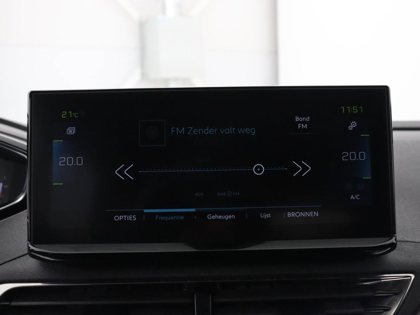 Peugeot 3008 1.6 HYbrid 225 GT | SOH 89% | Adaptive cruise | Half leder | Camera | Navigatie | Carplay | Dodehoek detectie | Digital Cockpit | Climate control | Bluetooth | PHEV | Plug In