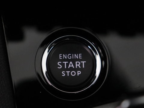 Peugeot 3008 1.6 HYbrid 225 GT | SOH 89% | Adaptive cruise | Half leder | Camera | Navigatie | Carplay | Dodehoek detectie | Digital Cockpit | Climate control | Bluetooth | PHEV | Plug In