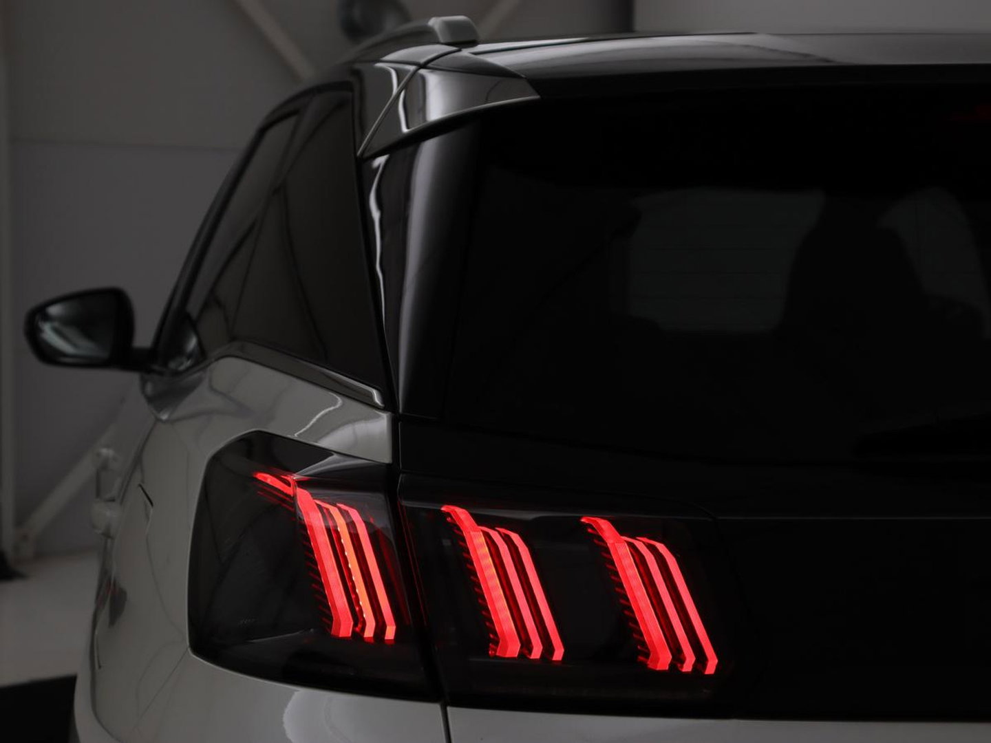 Peugeot 3008 1.6 HYbrid 225 GT Line | SOH 89% | Adaptive cruise | Half leder | Camera | Navigatie | Carplay | Dodehoek detectie | Digital Cockpit | Climate control | Bluetooth | PHEV | Plug In