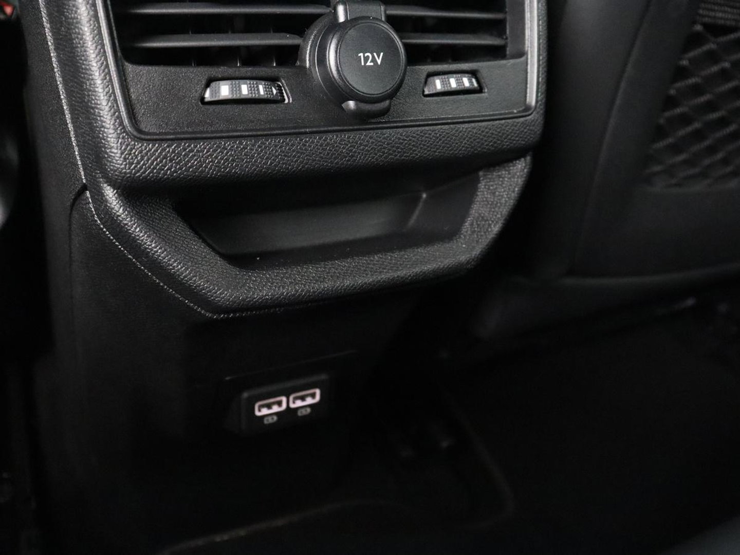 Peugeot 3008 1.6 HYbrid 225 GT Line | SOH 89% | Adaptive cruise | Half leder | Camera | Navigatie | Carplay | Dodehoek detectie | Digital Cockpit | Climate control | Bluetooth | PHEV | Plug In