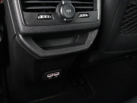 Peugeot 3008 1.6 HYbrid 225 GT | SOH 89% | Adaptive cruise | Half leder | Camera | Navigatie | Carplay | Dodehoek detectie | Digital Cockpit | Climate control | Bluetooth | PHEV | Plug In