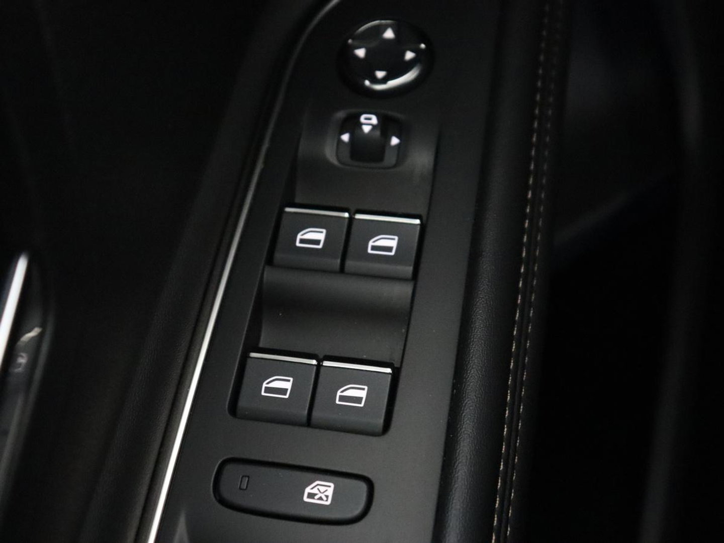 Peugeot 3008 1.6 HYbrid 225 GT Line | SOH 89% | Adaptive cruise | Half leder | Camera | Navigatie | Carplay | Dodehoek detectie | Digital Cockpit | Climate control | Bluetooth | PHEV | Plug In