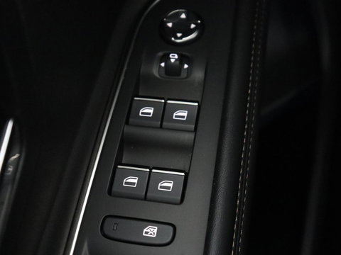 Peugeot 3008 1.6 HYbrid 225 GT | SOH 89% | Adaptive cruise | Half leder | Camera | Navigatie | Carplay | Dodehoek detectie | Digital Cockpit | Climate control | Bluetooth | PHEV | Plug In