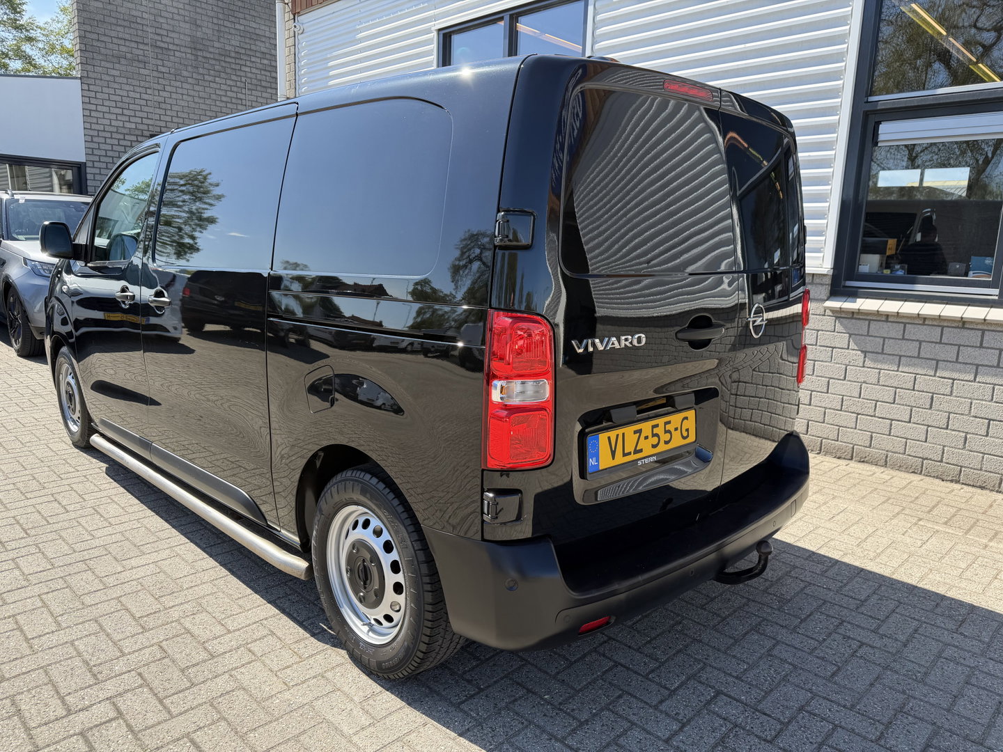Opel Vivaro 1.5 CDTI L2H1 Selection / vaste prijs rijlaar € 18.950 ex btw / euro 6 / bpm vrij / lease vanaf € 319 / dubbele schuideur / zwart metallic / airco / cruise / trekhaak !