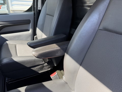 Opel Vivaro 1.5 CDTI L2H1 Selection / vaste prijs rijlaar € 18.950 ex btw / euro 6 / bpm vrij / lease vanaf € 319 / dubbele schuideur / zwart metallic / airco / cruise / trekhaak !