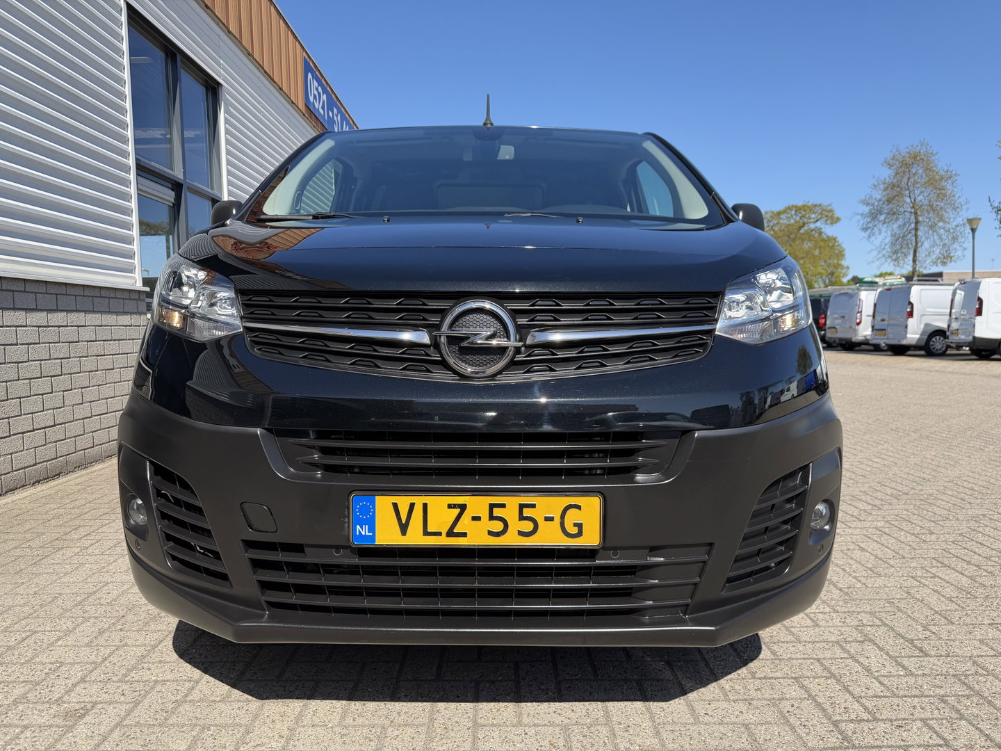 Opel Vivaro 1.5 CDTI L2H1 Selection / vaste prijs rijlaar € 18.950 ex btw / euro 6 / bpm vrij / lease vanaf € 319 / dubbele schuideur / zwart metallic / airco / cruise / trekhaak !