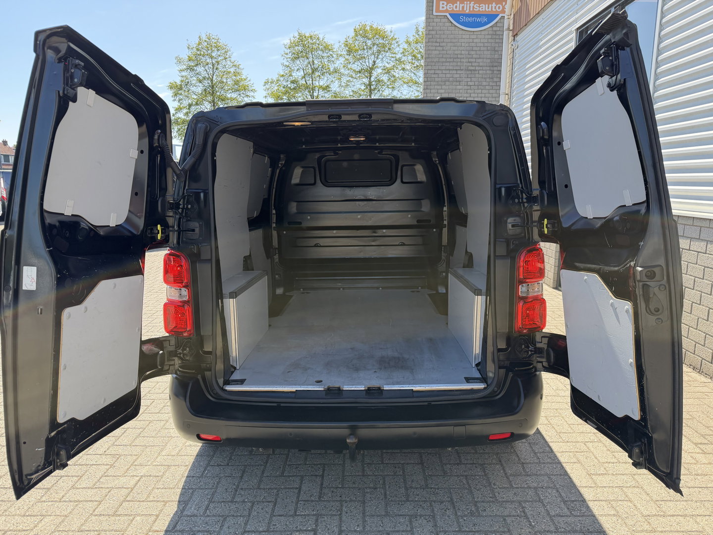 Opel Vivaro 1.5 CDTI L2H1 Selection / vaste prijs rijlaar € 18.950 ex btw / euro 6 / bpm vrij / lease vanaf € 319 / dubbele schuideur / zwart metallic / airco / cruise / trekhaak !