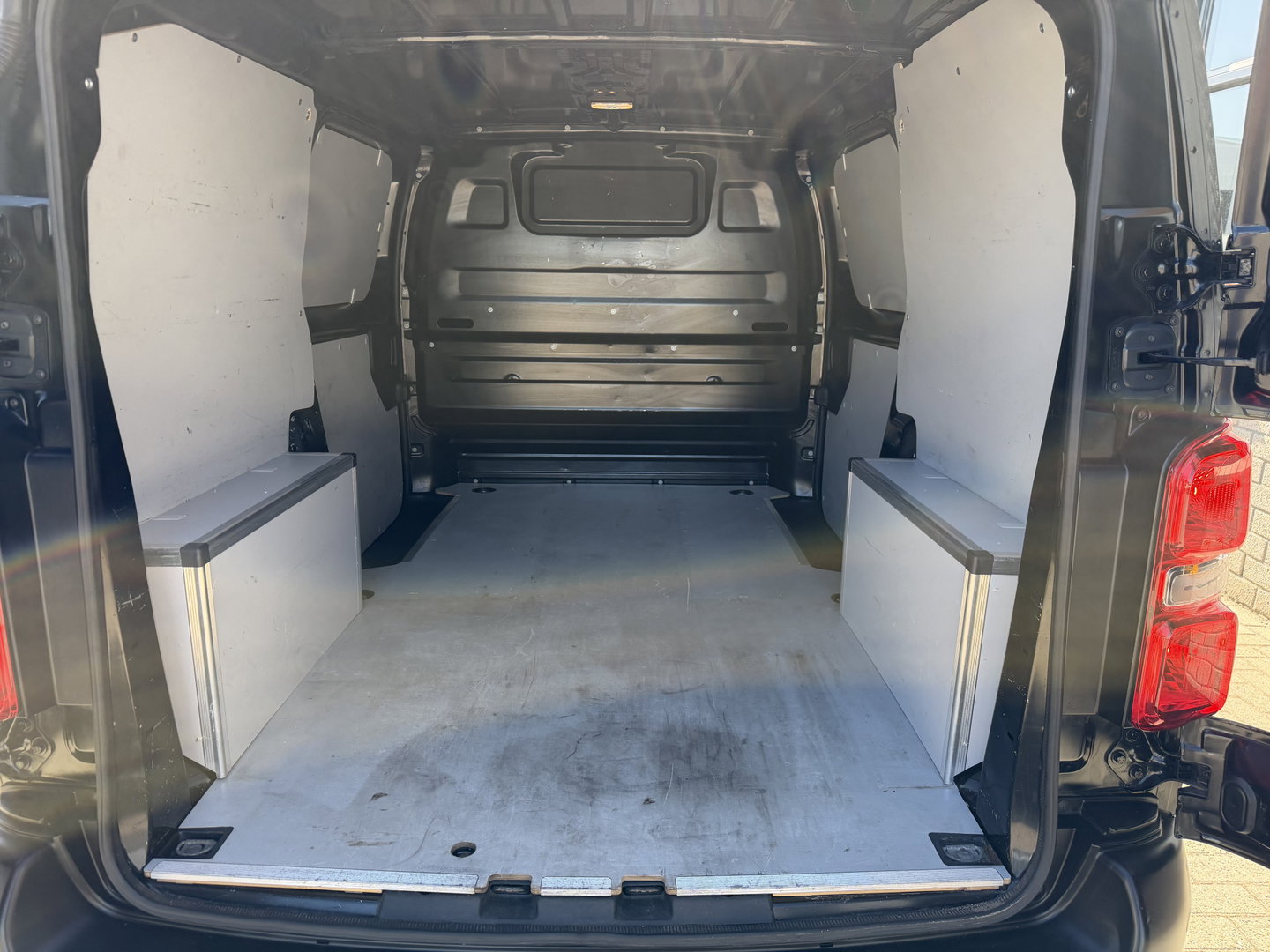 Opel Vivaro 1.5 CDTI L2H1 Selection / vaste prijs rijlaar € 18.950 ex btw / euro 6 / bpm vrij / lease vanaf € 319 / dubbele schuideur / zwart metallic / airco / cruise / trekhaak !