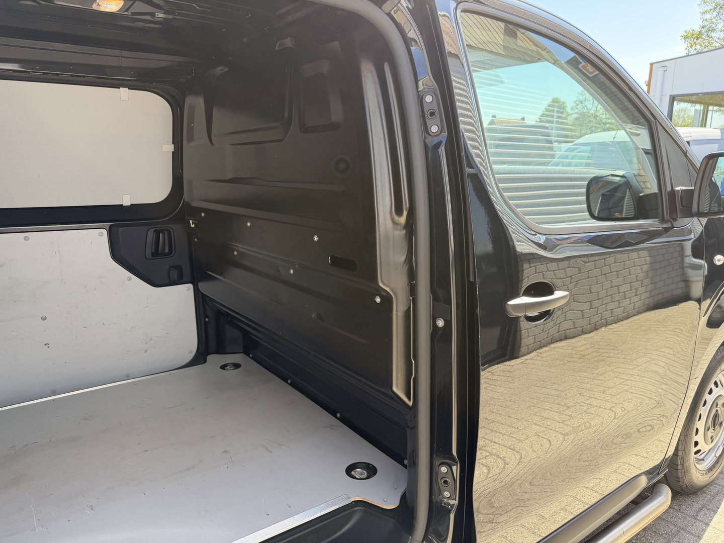 Opel Vivaro 1.5 CDTI L2H1 Selection / vaste prijs rijlaar € 18.950 ex btw / euro 6 / bpm vrij / lease vanaf € 319 / dubbele schuideur / zwart metallic / airco / cruise / trekhaak !