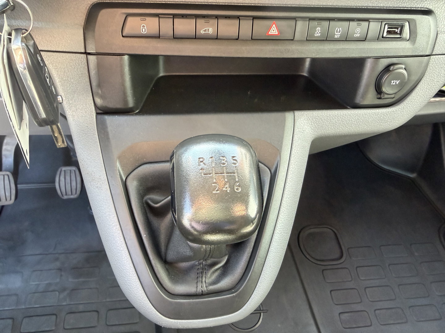 Opel Vivaro 1.5 CDTI L2H1 Selection / vaste prijs rijlaar € 18.950 ex btw / euro 6 / bpm vrij / lease vanaf € 319 / dubbele schuideur / zwart metallic / airco / cruise / trekhaak !