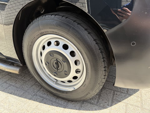 Opel Vivaro 1.5 CDTI L2H1 Selection / vaste prijs rijlaar € 18.950 ex btw / euro 6 / bpm vrij / lease vanaf € 319 / dubbele schuideur / zwart metallic / airco / cruise / trekhaak !