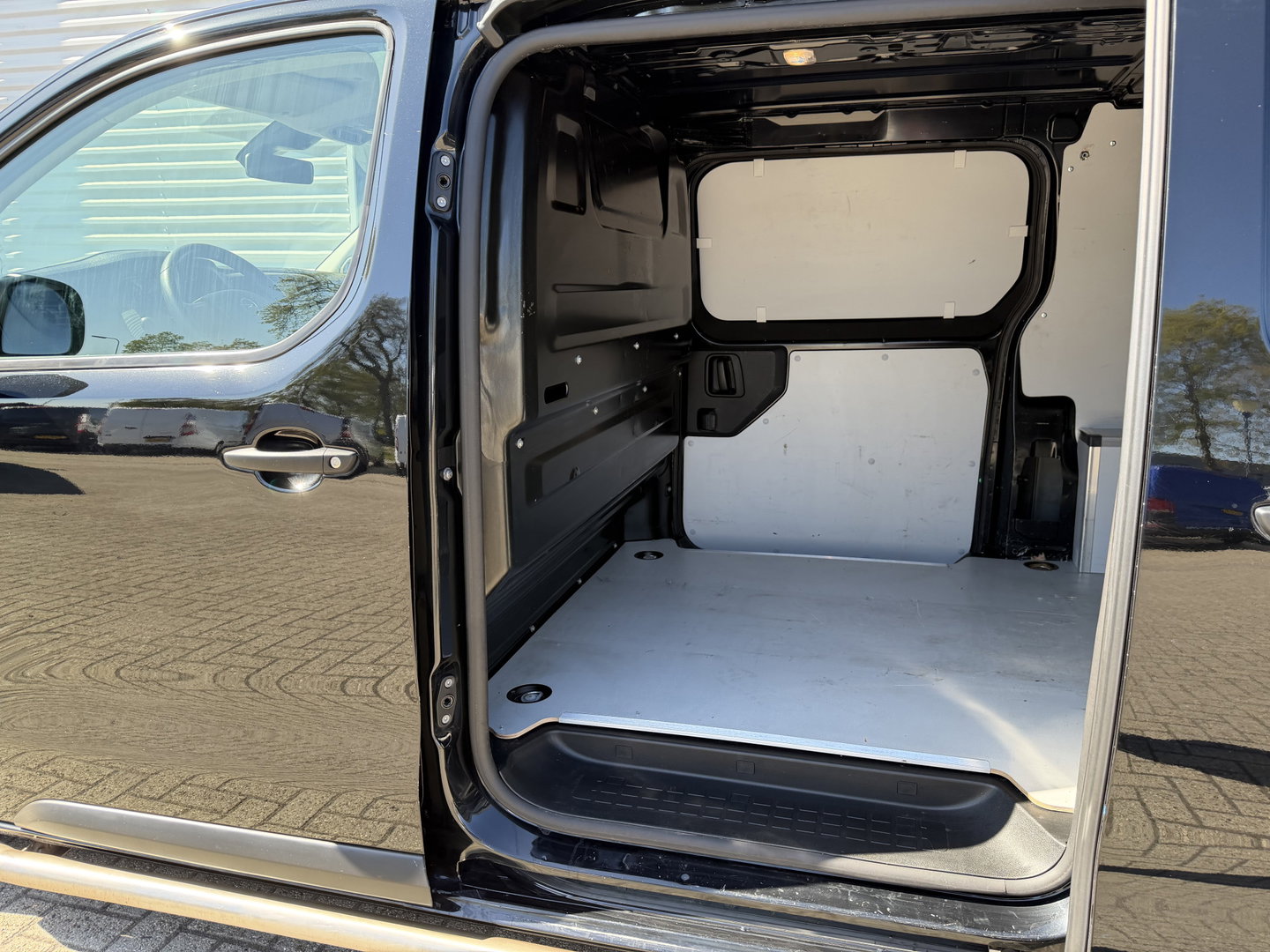 Opel Vivaro 1.5 CDTI L2H1 Selection / vaste prijs rijlaar € 18.950 ex btw / euro 6 / bpm vrij / lease vanaf € 319 / dubbele schuideur / zwart metallic / airco / cruise / trekhaak !