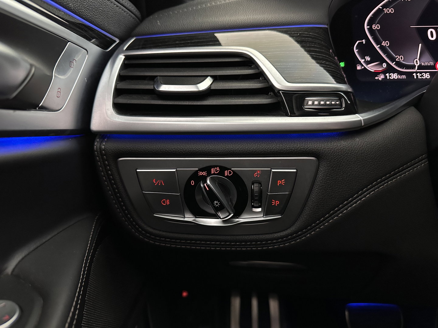 BMW 7 Serie 745e High Executive M-Sportpack *PANO | LEATHER | LASER-LIGHT | HEAD-UP | ADAPTIVE-CRUISE | BLINDSPOT | SOFT-CLOSE | HARMAN/KARDON | NIGHT-VISION | MEMORY-PACK | DIGI-COCKPIT | KEYLESS | DAB+ | CAMERA | HEATED-COMFORTSEATS