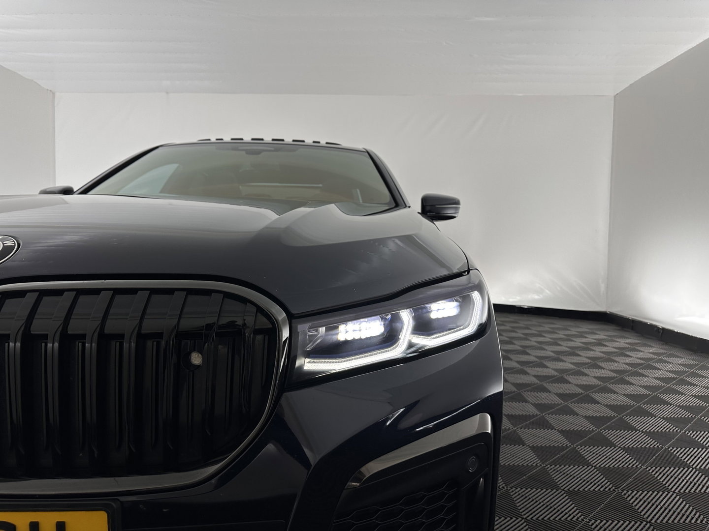 BMW 7 Serie 745e High Executive M-Sportpack *PANO | LEATHER | LASER-LIGHT | HEAD-UP | ADAPTIVE-CRUISE | BLINDSPOT | SOFT-CLOSE | HARMAN/KARDON | NIGHT-VISION | MEMORY-PACK | DIGI-COCKPIT | KEYLESS | DAB+ | CAMERA | HEATED-COMFORTSEATS