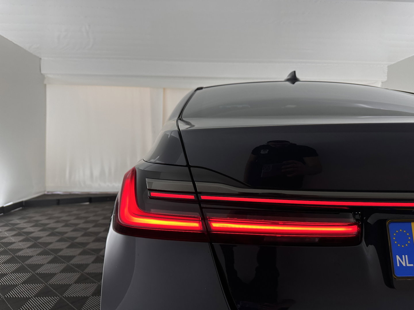 BMW 7 Serie 745e High Executive M-Sportpack *PANO | LEATHER | LASER-LIGHT | HEAD-UP | ADAPTIVE-CRUISE | BLINDSPOT | SOFT-CLOSE | HARMAN/KARDON | NIGHT-VISION | MEMORY-PACK | DIGI-COCKPIT | KEYLESS | DAB+ | CAMERA | HEATED-COMFORTSEATS